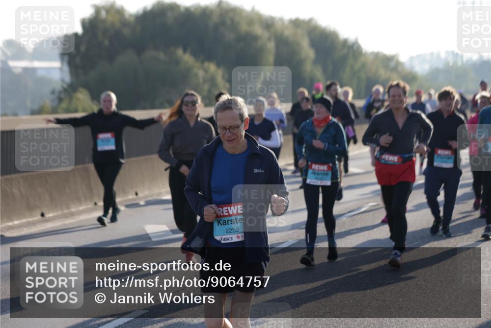 03.10.2025 - Köhlbrandbrückenlauf Jannik Wohlers http://msf.ph/oto/9064757 03.10.2025 09:25:38 Position 3 2259 meine-sportfotos.de
