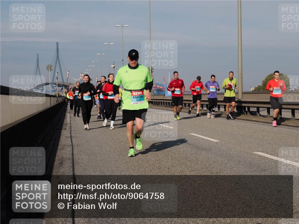 03.10.2025 - Köhlbrandbrückenlauf Fabian Wolf http://msf.ph/oto/9064758 03.10.2025 10:07:55 Position 3 2525 meine-sportfotos.de
