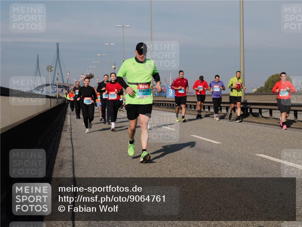 03.10.2025 - Köhlbrandbrückenlauf Fabian Wolf http://msf.ph/oto/9064761 03.10.2025 10:07:55 Position 3 3, 2525, 1863 meine-sportfotos.de