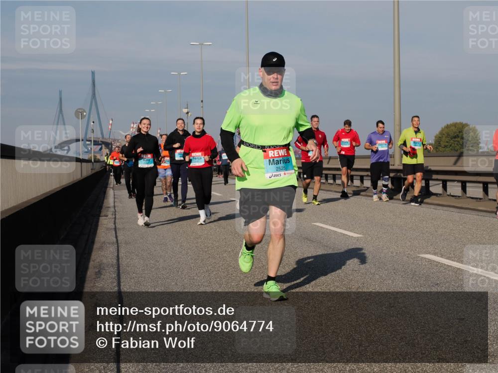 03.10.2025 - Köhlbrandbrückenlauf Fabian Wolf http://msf.ph/oto/9064774 03.10.2025 10:07:56 Position 3 2352, 2525 meine-sportfotos.de