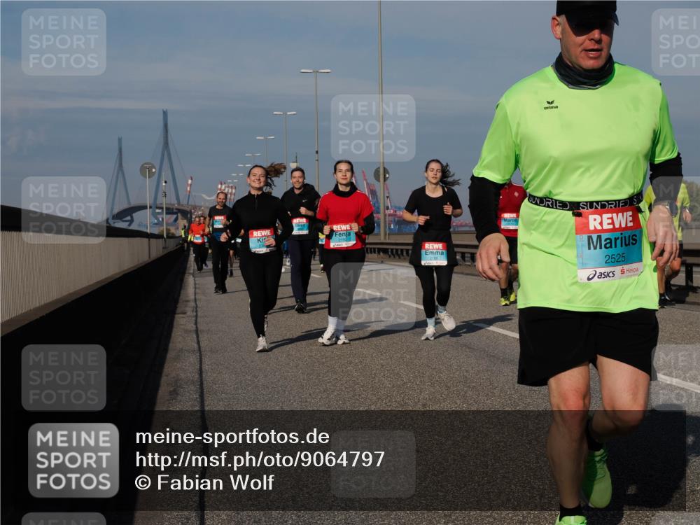 03.10.2025 - Köhlbrandbrückenlauf Fabian Wolf http://msf.ph/oto/9064797 03.10.2025 10:07:57 Position 3 2192, 2525 meine-sportfotos.de