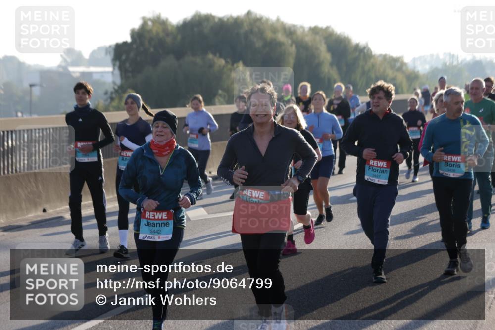 03.10.2025 - Köhlbrandbrückenlauf Jannik Wohlers http://msf.ph/oto/9064799 03.10.2025 09:25:41 Position 3 2442, 3437, 3438 meine-sportfotos.de