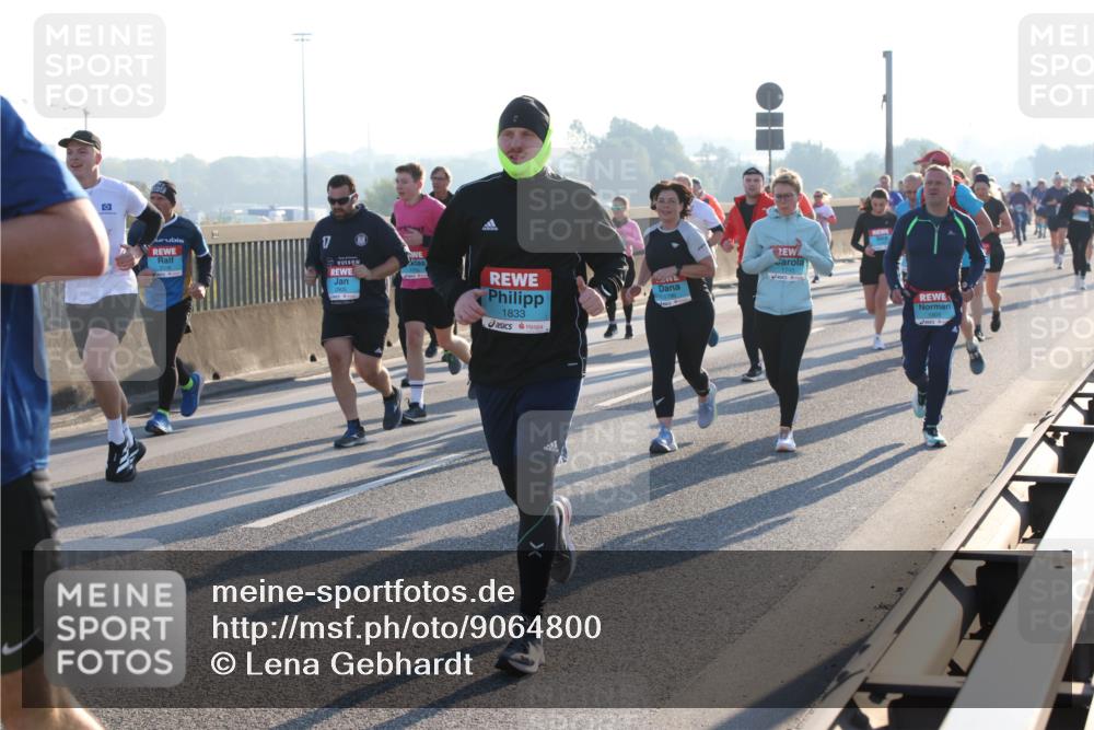03.10.2025 - Köhlbrandbrückenlauf Lena Gebhardt http://msf.ph/oto/9064800 03.10.2025 09:21:50 Position 1 17, 1833, 1796, 1745 meine-sportfotos.de
