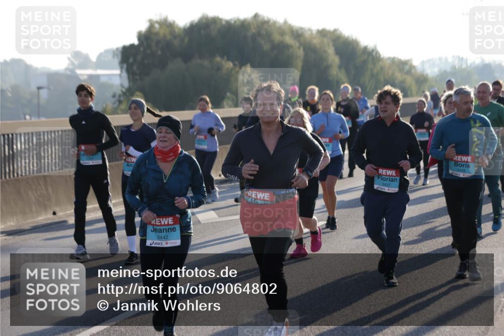 03.10.2025 - Köhlbrandbrückenlauf Jannik Wohlers http://msf.ph/oto/9064802 03.10.2025 09:25:41 Position 3 2442, 3437, 3438 meine-sportfotos.de