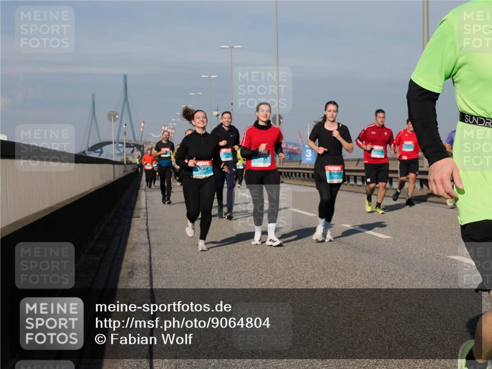 03.10.2025 - Köhlbrandbrückenlauf Fabian Wolf http://msf.ph/oto/9064804 03.10.2025 10:07:57 Position 3 3, 2166 meine-sportfotos.de