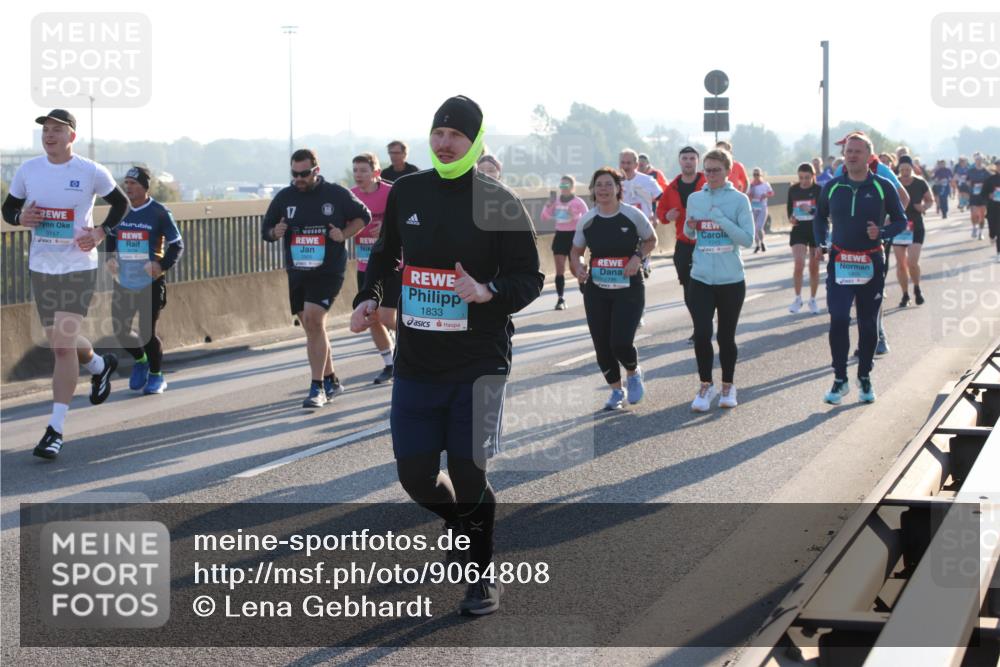 03.10.2025 - Köhlbrandbrückenlauf Lena Gebhardt http://msf.ph/oto/9064808 03.10.2025 09:21:51 Position 1 3157, 1833, 1796 meine-sportfotos.de