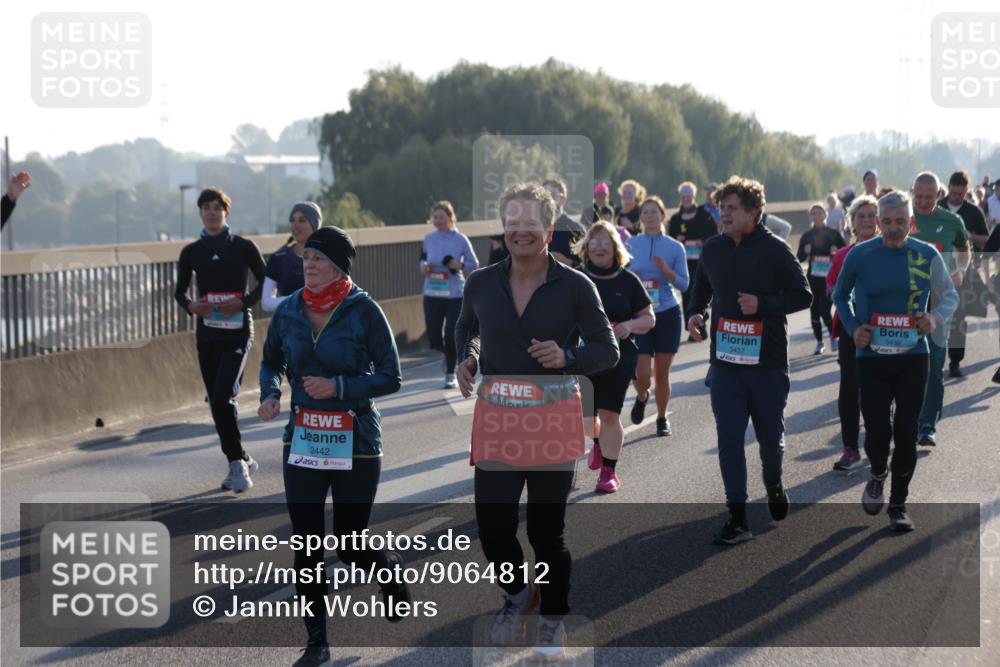 03.10.2025 - Köhlbrandbrückenlauf Jannik Wohlers http://msf.ph/oto/9064812 03.10.2025 09:25:41 Position 3 2442, 3437, 3438 meine-sportfotos.de
