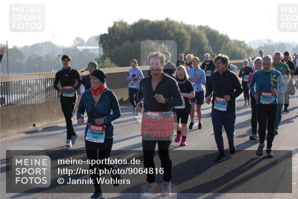 03.10.2025 - Köhlbrandbrückenlauf Jannik Wohlers http://msf.ph/oto/9064816 03.10.2025 09:25:41 Position 3 2442, 3437, 3438 meine-sportfotos.de