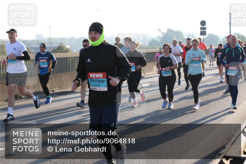 03.10.2025 - Köhlbrandbrückenlauf Lena Gebhardt http://msf.ph/oto/9064818 03.10.2025 09:21:51 Position 1 0, 3157, 1833 meine-sportfotos.de