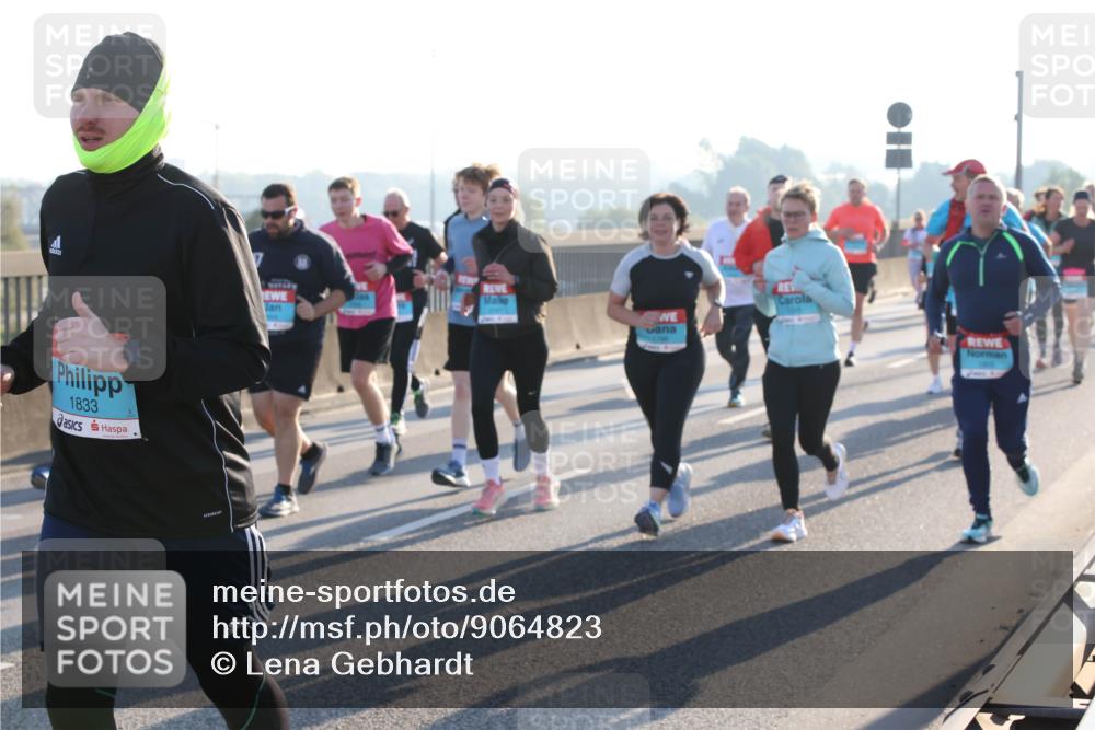03.10.2025 - Köhlbrandbrückenlauf Lena Gebhardt http://msf.ph/oto/9064823 03.10.2025 09:21:51 Position 1 1833 meine-sportfotos.de