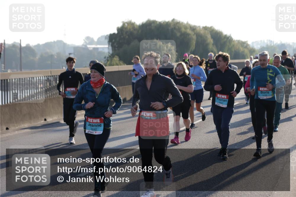 03.10.2025 - Köhlbrandbrückenlauf Jannik Wohlers http://msf.ph/oto/9064824 03.10.2025 09:25:42 Position 3 2442, 3437, 3438 meine-sportfotos.de