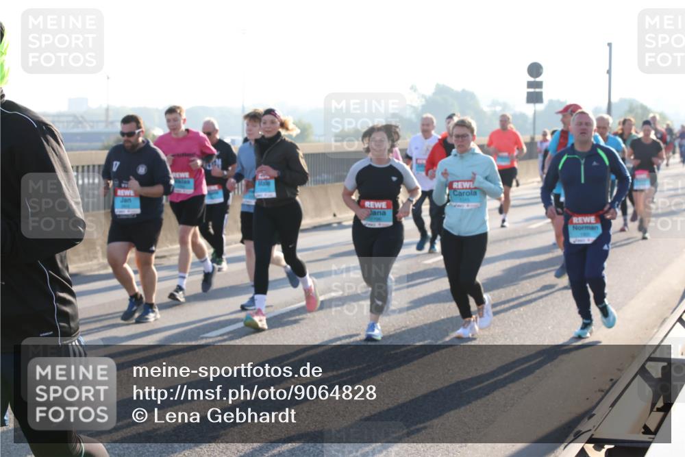03.10.2025 - Köhlbrandbrückenlauf Lena Gebhardt http://msf.ph/oto/9064828 03.10.2025 09:21:52 Position 1  meine-sportfotos.de
