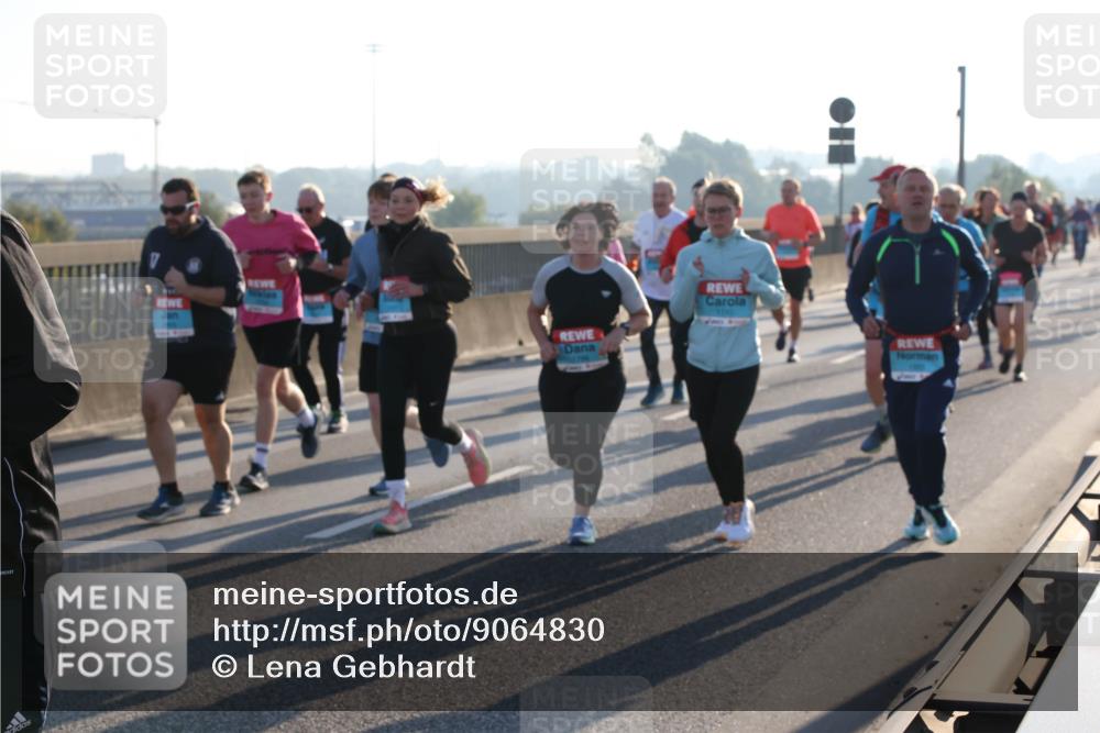 03.10.2025 - Köhlbrandbrückenlauf Lena Gebhardt http://msf.ph/oto/9064830 03.10.2025 09:21:52 Position 1  meine-sportfotos.de