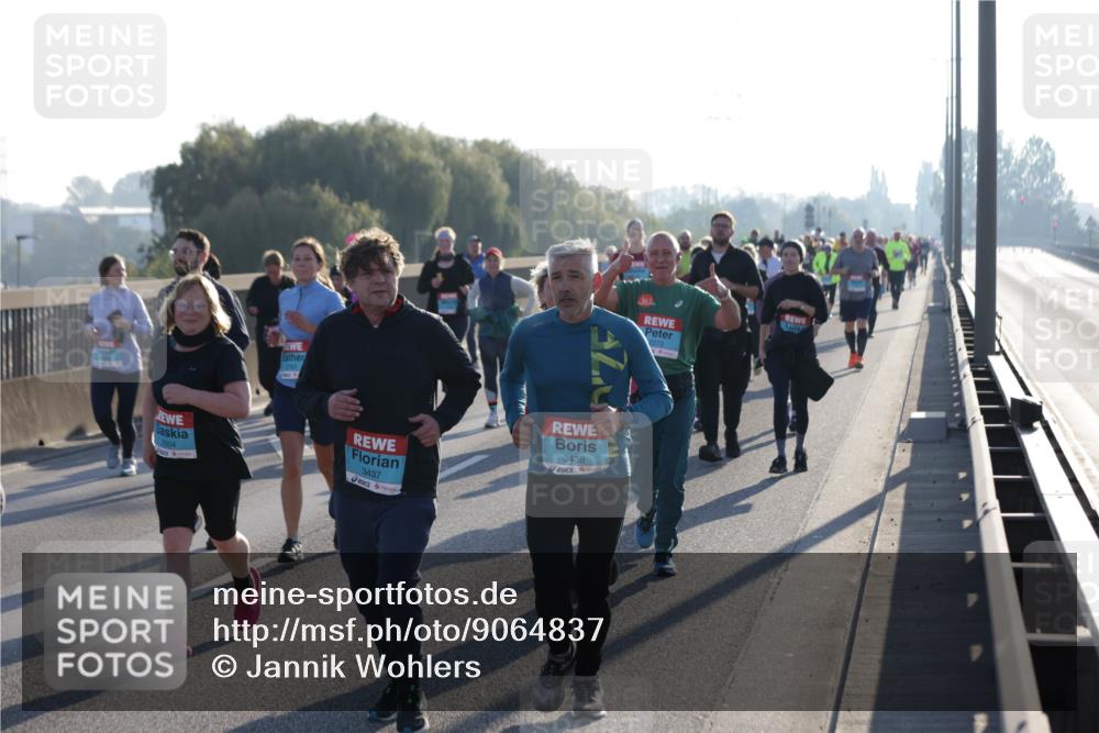 03.10.2025 - Köhlbrandbrückenlauf Jannik Wohlers http://msf.ph/oto/9064837 03.10.2025 09:25:43 Position 3 2504, 3437, 3438, 2272 meine-sportfotos.de