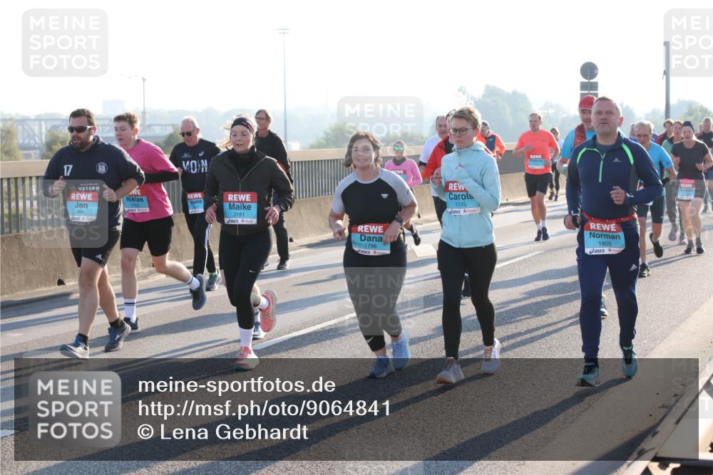 03.10.2025 - Köhlbrandbrückenlauf Lena Gebhardt http://msf.ph/oto/9064841 03.10.2025 09:21:52 Position 1 17, 2905, 1755, 3191, 1796, 1745, 1805 meine-sportfotos.de