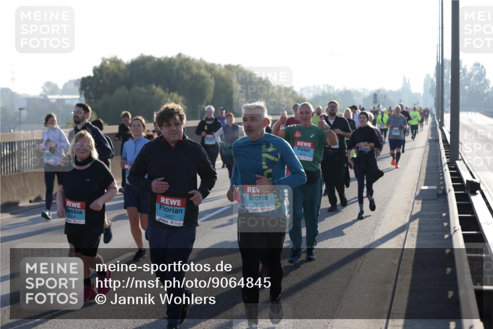 03.10.2025 - Köhlbrandbrückenlauf Jannik Wohlers http://msf.ph/oto/9064845 03.10.2025 09:25:43 Position 3 2504, 3437, 3438, 2272 meine-sportfotos.de