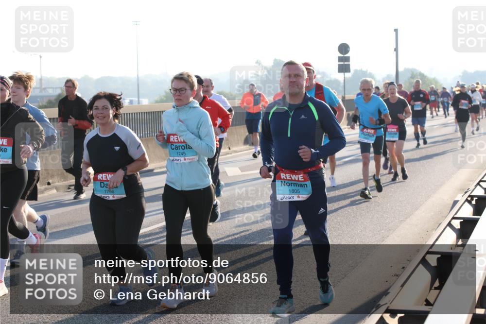 03.10.2025 - Köhlbrandbrückenlauf Lena Gebhardt http://msf.ph/oto/9064856 03.10.2025 09:21:53 Position 1 1796, 1745, 1805 meine-sportfotos.de