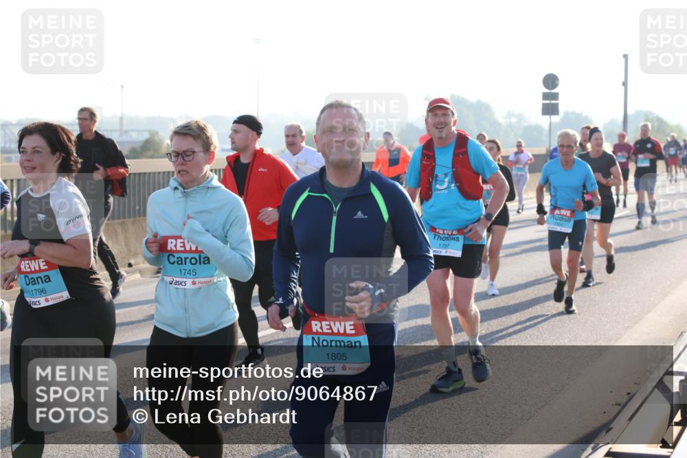 03.10.2025 - Köhlbrandbrückenlauf Lena Gebhardt http://msf.ph/oto/9064867 03.10.2025 09:21:53 Position 1 1796, 1745, 1805, 1757 meine-sportfotos.de
