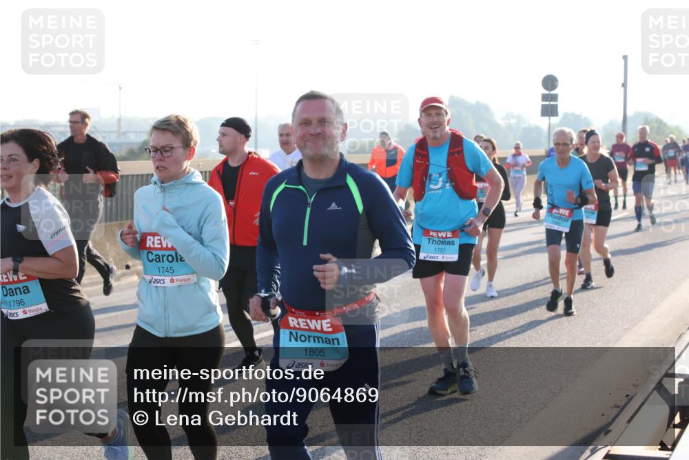 03.10.2025 - Köhlbrandbrückenlauf Lena Gebhardt http://msf.ph/oto/9064869 03.10.2025 09:21:53 Position 1 1796, 1745, 1805, 1757 meine-sportfotos.de