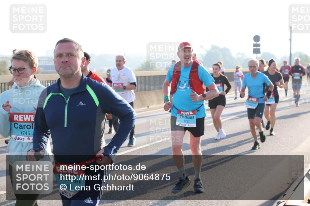 03.10.2025 - Köhlbrandbrückenlauf Lena Gebhardt http://msf.ph/oto/9064875 03.10.2025 09:21:54 Position 1 1745, 1805, 1757 meine-sportfotos.de