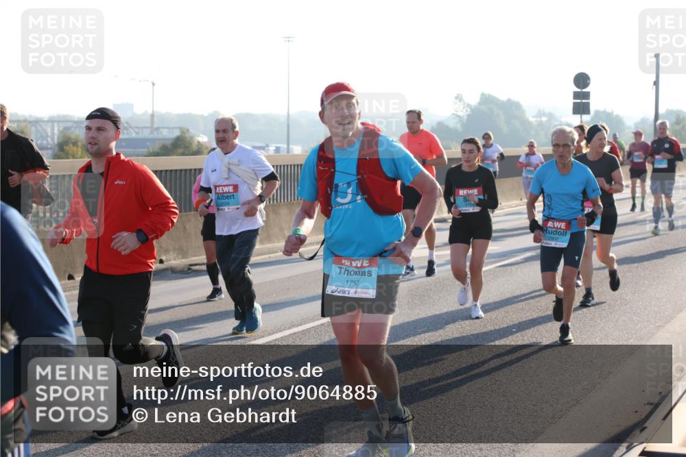 03.10.2025 - Köhlbrandbrückenlauf Lena Gebhardt http://msf.ph/oto/9064885 03.10.2025 09:21:54 Position 1 2056, 1757, 2902 meine-sportfotos.de