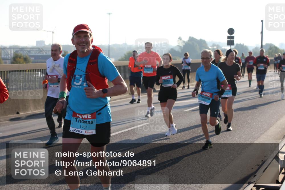 03.10.2025 - Köhlbrandbrückenlauf Lena Gebhardt http://msf.ph/oto/9064891 03.10.2025 09:21:54 Position 1 1757, 2902 meine-sportfotos.de