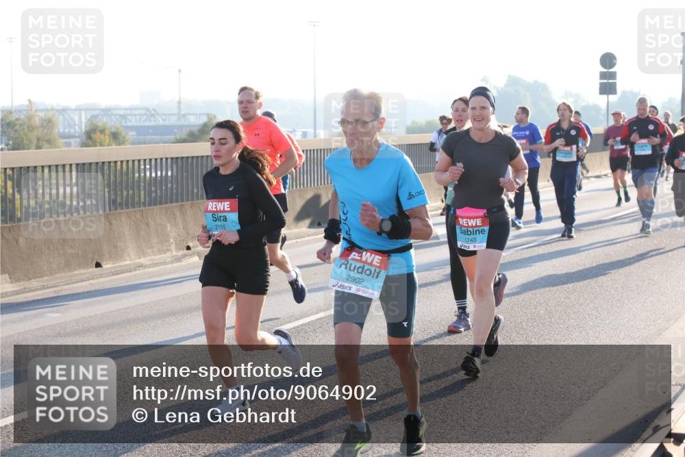 03.10.2025 - Köhlbrandbrückenlauf Lena Gebhardt http://msf.ph/oto/9064902 03.10.2025 09:21:56 Position 1 2155, 2902, 1743 meine-sportfotos.de