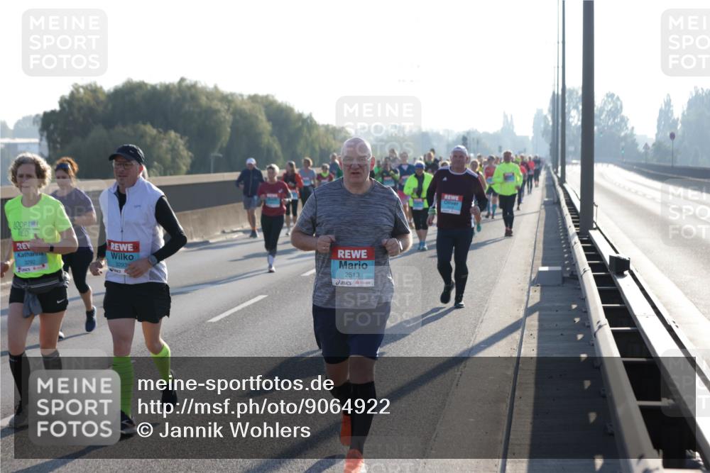 03.10.2025 - Köhlbrandbrückenlauf Jannik Wohlers http://msf.ph/oto/9064922 03.10.2025 09:25:52 Position 3 3292, 3293, 2513 meine-sportfotos.de