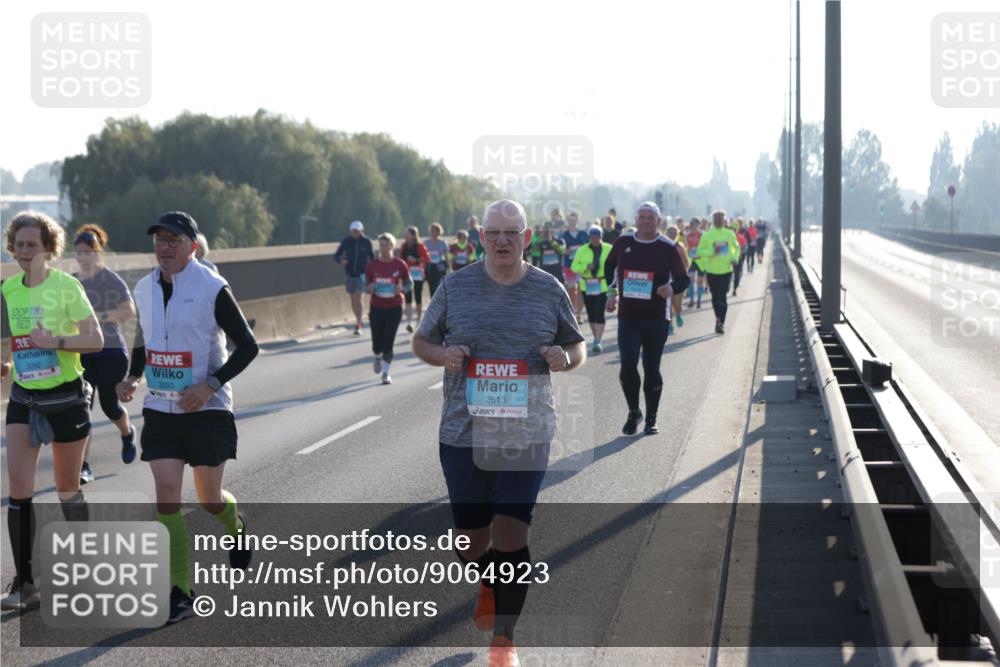 03.10.2025 - Köhlbrandbrückenlauf Jannik Wohlers http://msf.ph/oto/9064923 03.10.2025 09:25:52 Position 3 3292, 3293, 2513 meine-sportfotos.de