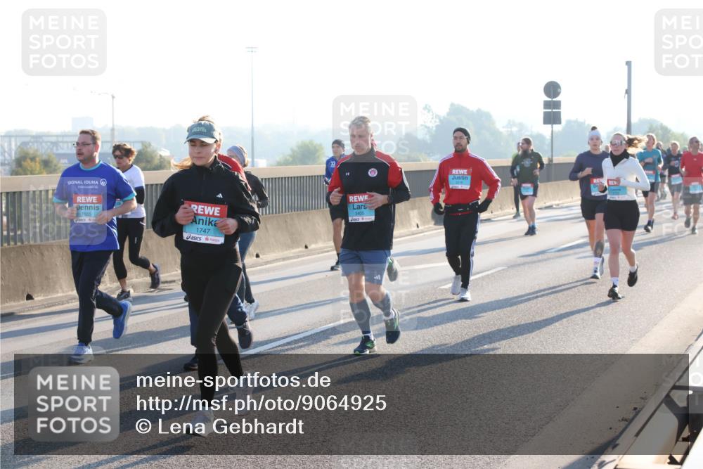 03.10.2025 - Köhlbrandbrückenlauf Lena Gebhardt http://msf.ph/oto/9064925 03.10.2025 09:21:59 Position 1 1865, 1747, 3405 meine-sportfotos.de