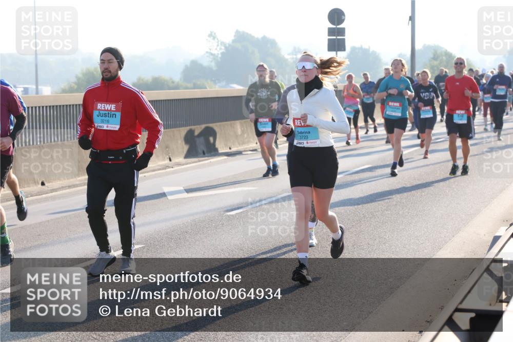 03.10.2025 - Köhlbrandbrückenlauf Lena Gebhardt http://msf.ph/oto/9064934 03.10.2025 09:22:01 Position 1 3216, 3723 meine-sportfotos.de