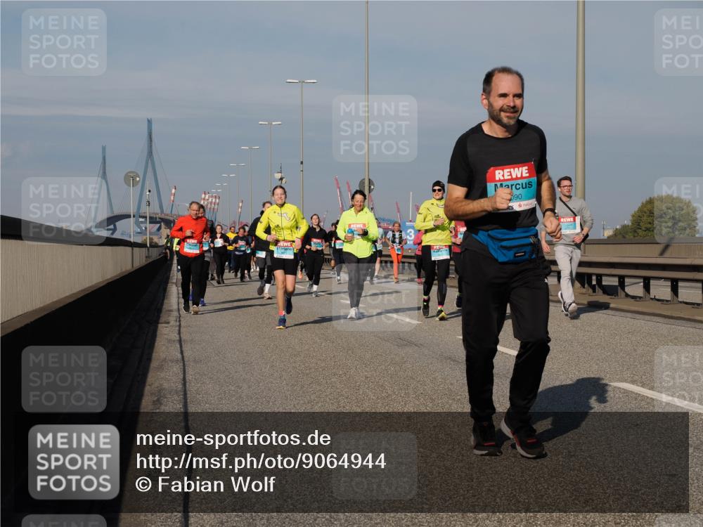 03.10.2025 - Köhlbrandbrückenlauf Fabian Wolf http://msf.ph/oto/9064944 03.10.2025 10:08:06 Position 3 90 meine-sportfotos.de