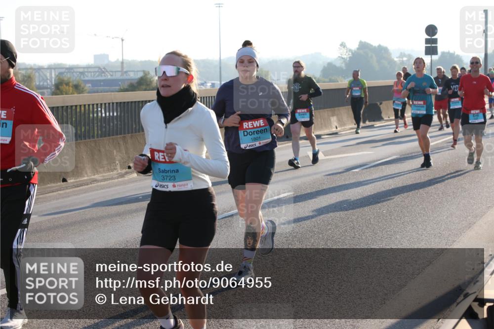 03.10.2025 - Köhlbrandbrückenlauf Lena Gebhardt http://msf.ph/oto/9064955 03.10.2025 09:22:03 Position 1 3723, 1801 meine-sportfotos.de