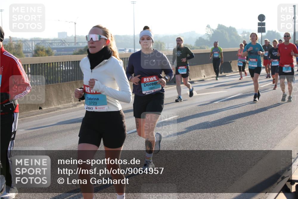 03.10.2025 - Köhlbrandbrückenlauf Lena Gebhardt http://msf.ph/oto/9064957 03.10.2025 09:22:03 Position 1 3723, 1801 meine-sportfotos.de