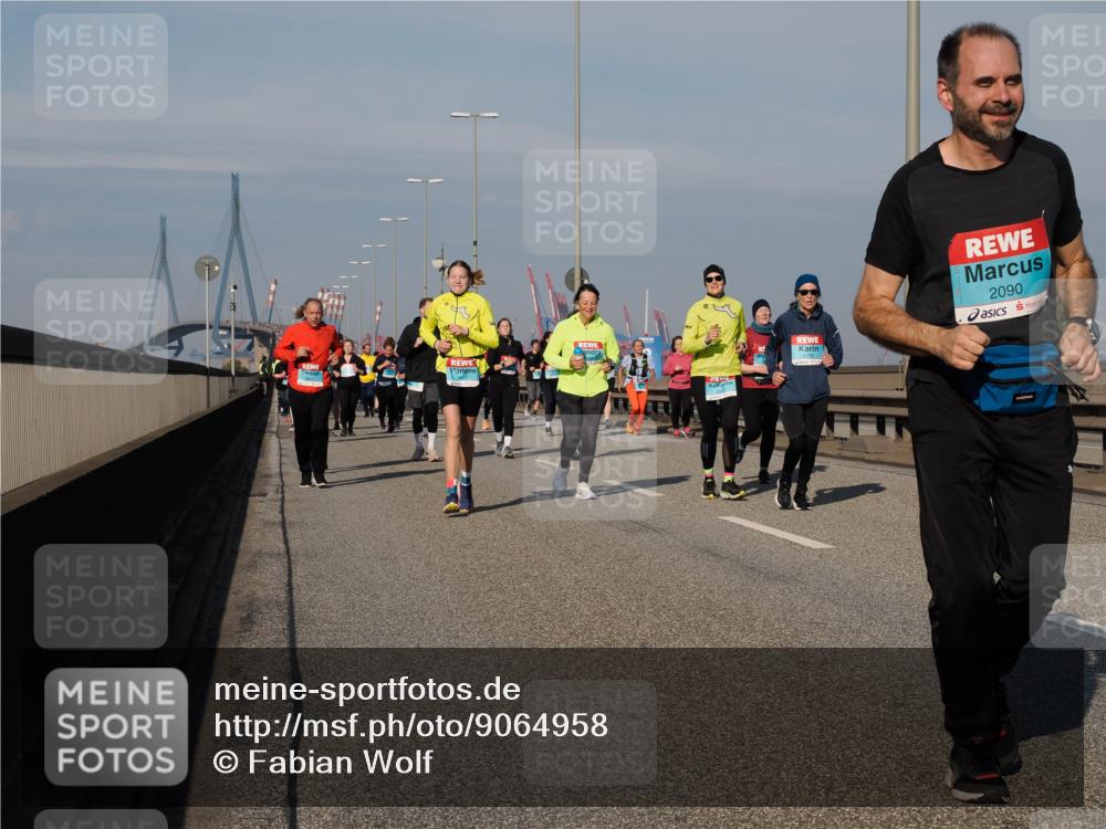 03.10.2025 - Köhlbrandbrückenlauf Fabian Wolf http://msf.ph/oto/9064958 03.10.2025 10:08:06 Position 3 2090 meine-sportfotos.de