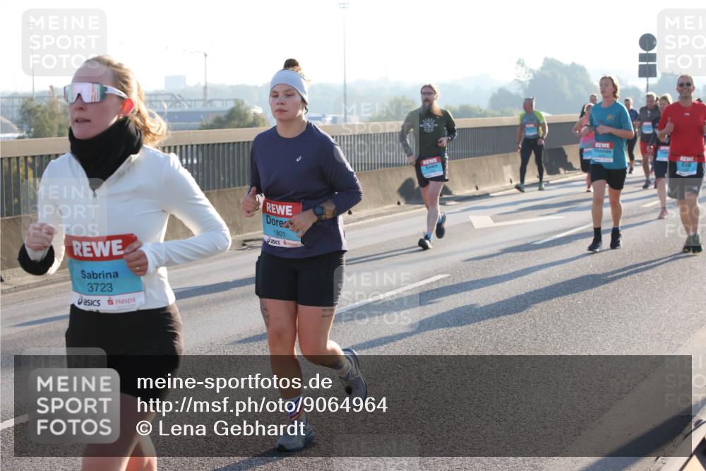 03.10.2025 - Köhlbrandbrückenlauf Lena Gebhardt http://msf.ph/oto/9064964 03.10.2025 09:22:03 Position 1 3723, 1801 meine-sportfotos.de