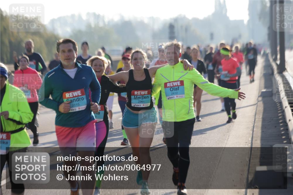 03.10.2025 - Köhlbrandbrückenlauf Jannik Wohlers http://msf.ph/oto/9064977 03.10.2025 09:25:57 Position 3 2115, 2261, 2412 meine-sportfotos.de