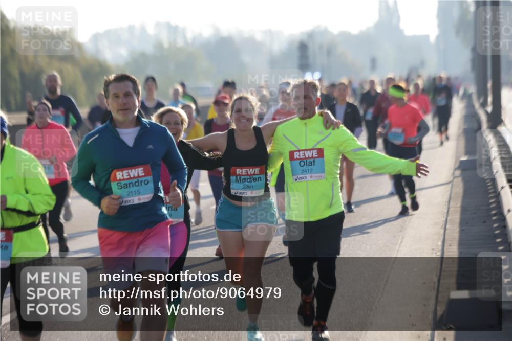 03.10.2025 - Köhlbrandbrückenlauf Jannik Wohlers http://msf.ph/oto/9064979 03.10.2025 09:25:57 Position 3 2115, 2261, 2412 meine-sportfotos.de