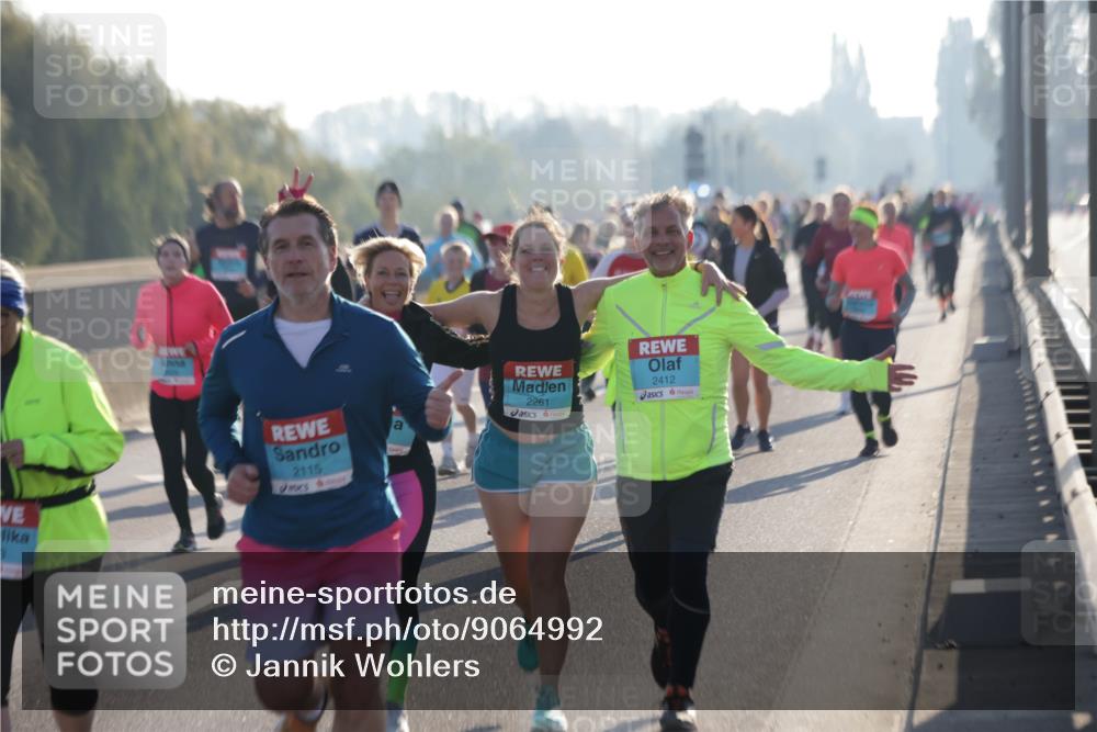03.10.2025 - Köhlbrandbrückenlauf Jannik Wohlers http://msf.ph/oto/9064992 03.10.2025 09:25:58 Position 3 2115, 2261, 2412 meine-sportfotos.de