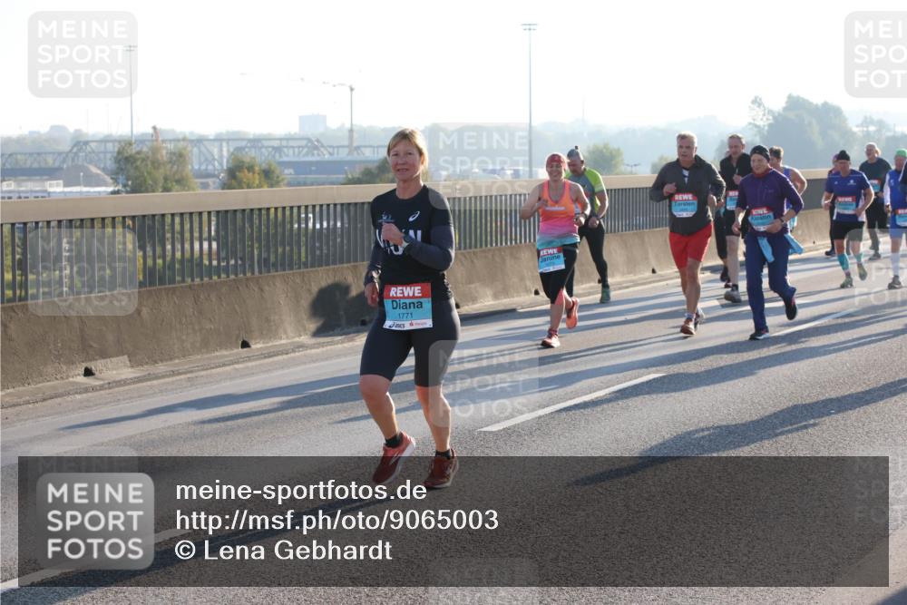 03.10.2025 - Köhlbrandbrückenlauf Lena Gebhardt http://msf.ph/oto/9065003 03.10.2025 09:22:07 Position 1 1771 meine-sportfotos.de