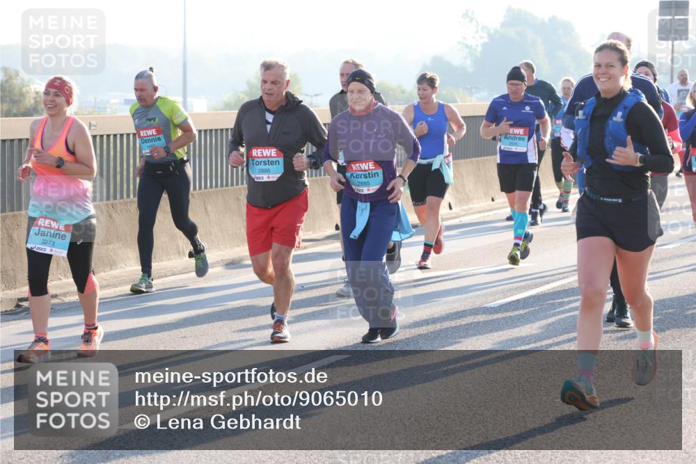 03.10.2025 - Köhlbrandbrückenlauf Lena Gebhardt http://msf.ph/oto/9065010 03.10.2025 09:22:08 Position 1 3273, 2886, 2885 meine-sportfotos.de