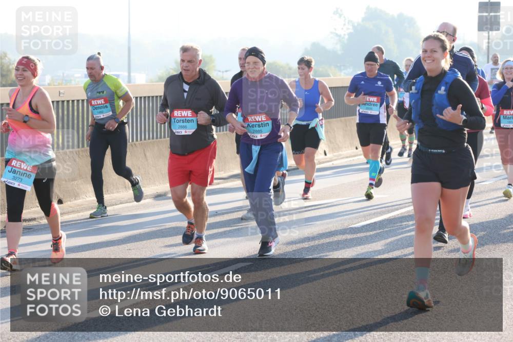 03.10.2025 - Köhlbrandbrückenlauf Lena Gebhardt http://msf.ph/oto/9065011 03.10.2025 09:22:08 Position 1 3273, 10, 2886, 2885, 3506, 181 meine-sportfotos.de