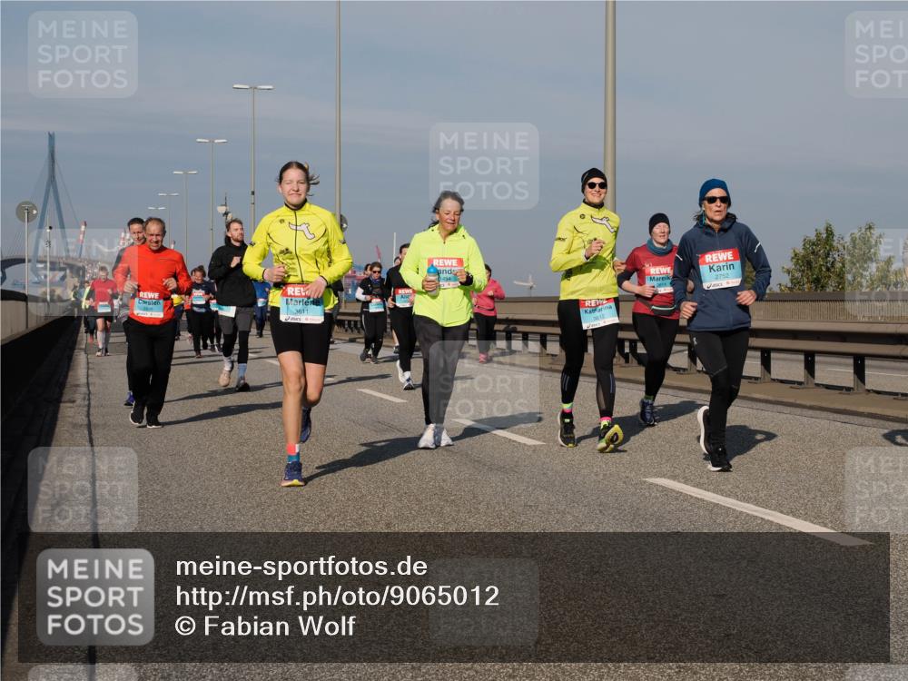 03.10.2025 - Köhlbrandbrückenlauf Fabian Wolf http://msf.ph/oto/9065012 03.10.2025 10:08:09 Position 3 3611, 1454, 3612, 2752, 2614 meine-sportfotos.de