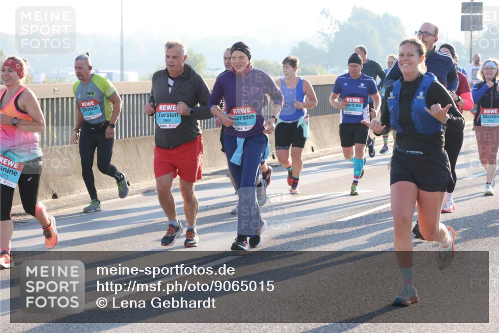 03.10.2025 - Köhlbrandbrückenlauf Lena Gebhardt http://msf.ph/oto/9065015 03.10.2025 09:22:08 Position 1 3273, 1482, 2886, 2885, 1812 meine-sportfotos.de
