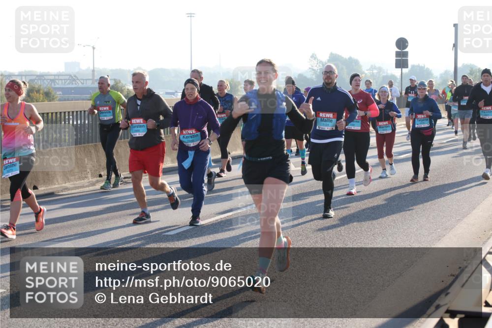 03.10.2025 - Köhlbrandbrückenlauf Lena Gebhardt http://msf.ph/oto/9065020 03.10.2025 09:22:09 Position 1 3273, 2886, 1124, 1591 meine-sportfotos.de