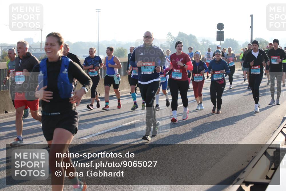 03.10.2025 - Köhlbrandbrückenlauf Lena Gebhardt http://msf.ph/oto/9065027 03.10.2025 09:22:10 Position 1 2886, 1124, 1591, 2079 meine-sportfotos.de
