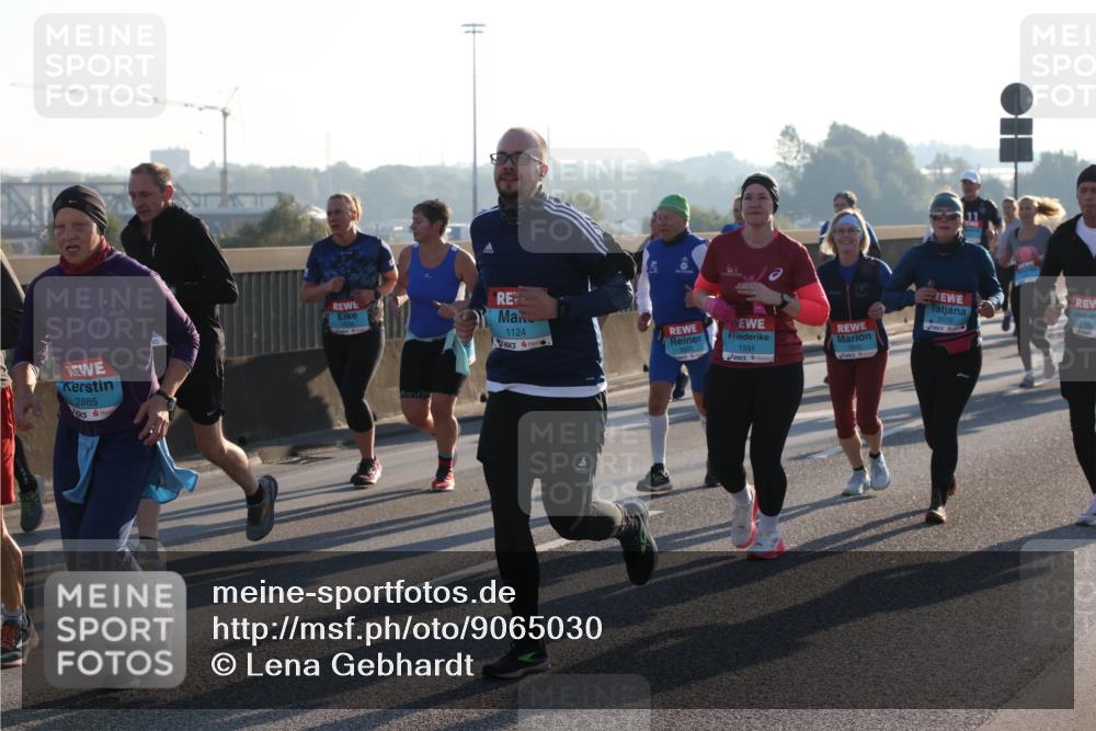 03.10.2025 - Köhlbrandbrückenlauf Lena Gebhardt http://msf.ph/oto/9065030 03.10.2025 09:22:10 Position 1 2885, 1124, 2079, 1591 meine-sportfotos.de
