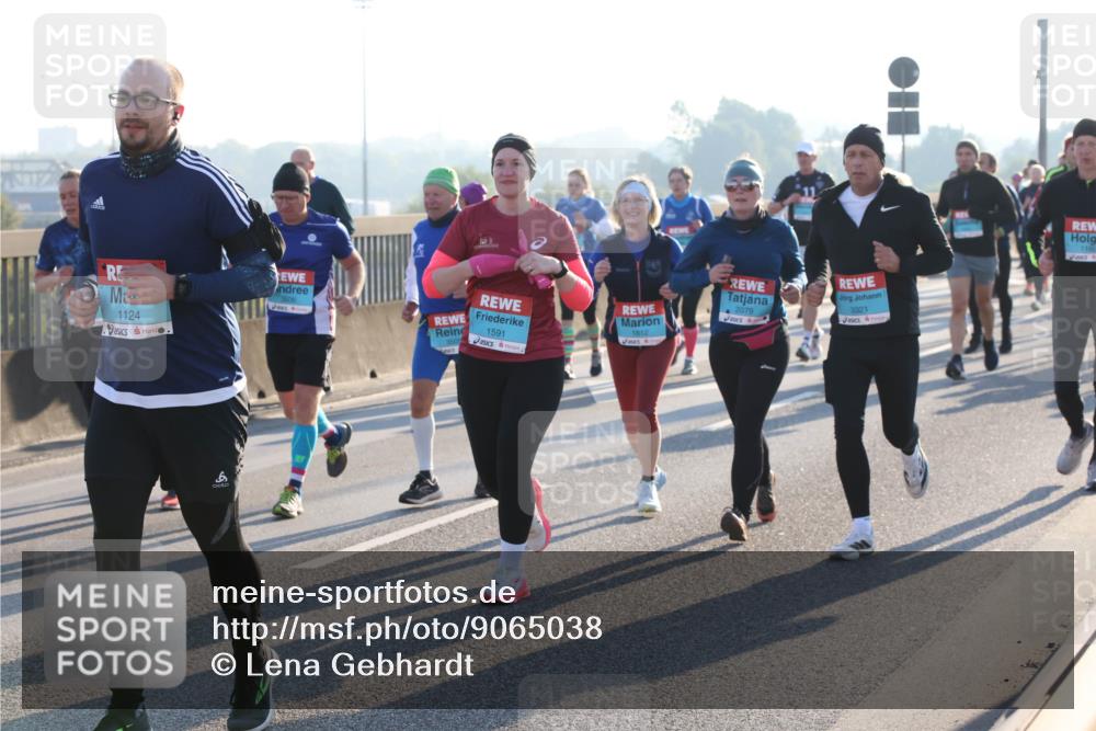 03.10.2025 - Köhlbrandbrückenlauf Lena Gebhardt http://msf.ph/oto/9065038 03.10.2025 09:22:11 Position 1 1124, 1812, 1591, 2079, 3321, 1192 meine-sportfotos.de
