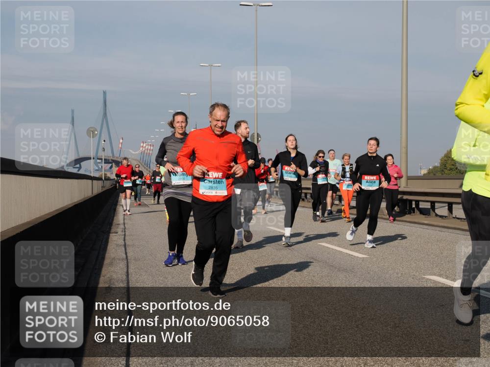 03.10.2025 - Köhlbrandbrückenlauf Fabian Wolf http://msf.ph/oto/9065058 03.10.2025 10:08:11 Position 3 2320, 2835, 2237 meine-sportfotos.de