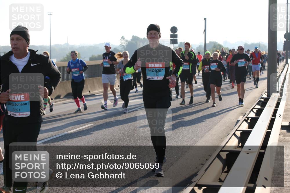 03.10.2025 - Köhlbrandbrückenlauf Lena Gebhardt http://msf.ph/oto/9065059 03.10.2025 09:22:13 Position 1 3321, 1192 meine-sportfotos.de